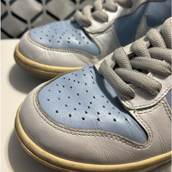 Vintage Nike Dunk High ‘Reverse UNC’ Women’s - Picture 3 of 7